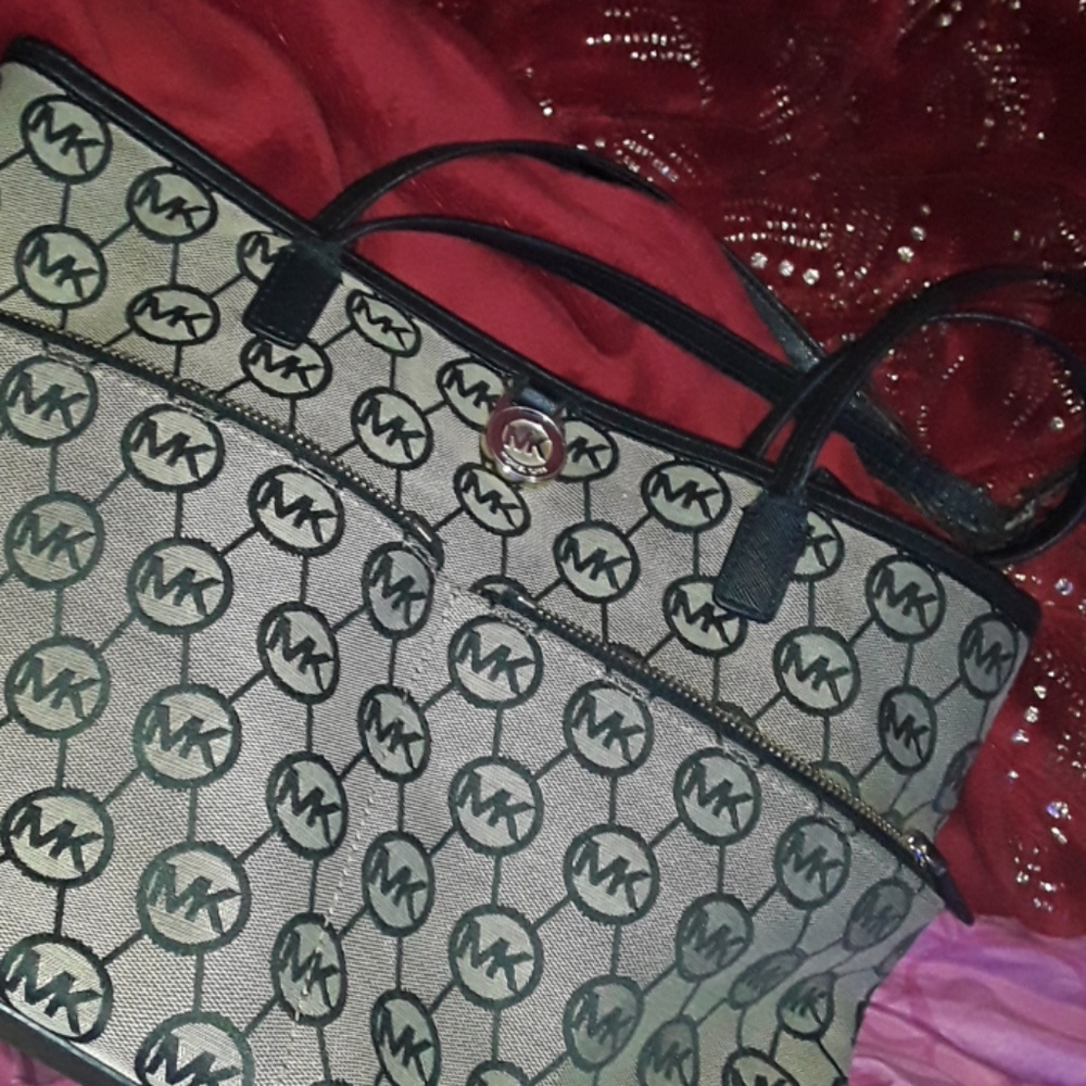 MK PURSE